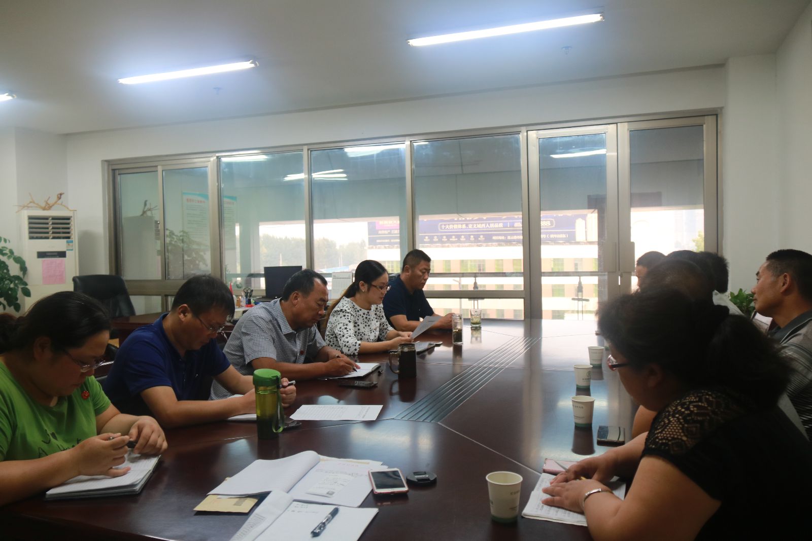 公交海州公司开展“坚定理想信念  增强四种意识”专题学习讨论